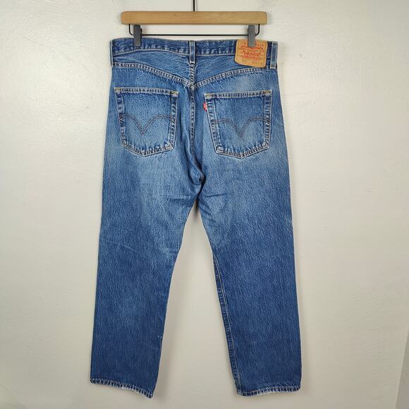 Vintage 90s Levi's 501 Jeans Mens 33x30 Medium Wash Whiskering Straight Fit - Picture 8 of 12